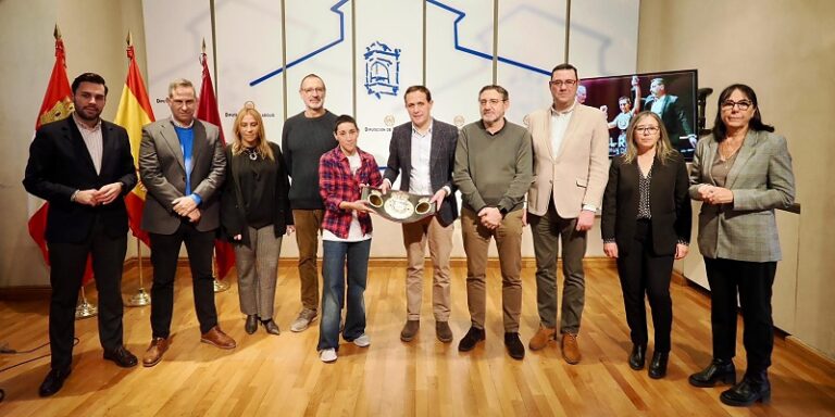 La Diputación de Valladolid recibe a la boxeadora Isabel Rivero tras ganar el título mundial de Peso Átomo