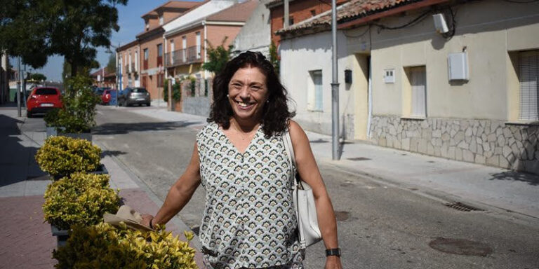 La ex directora del CEIP Tierra de Pinares, de Mojados, Carmen Ríos, cuenta su experiencia como profesora honorífica