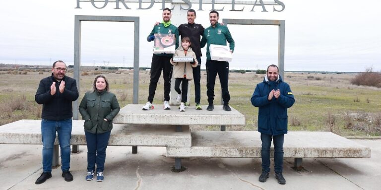 Rubén ‘Dupi’ y Blanca Castaño reinan con autoridad en las Bodas de Plata del Cross de Reyes de Tordesillas
