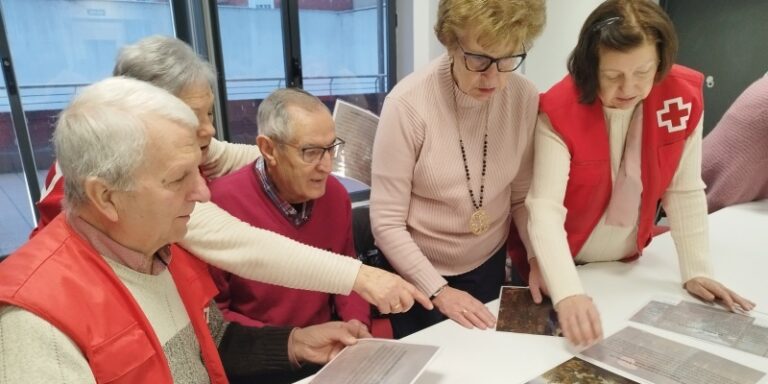 El Día de la Salud, del Libro y de Castilla y León marcan la programación de abril de Cruz Roja dirigida a personas mayores