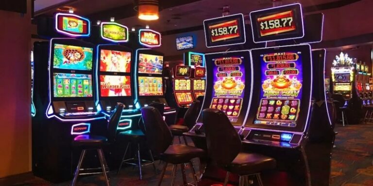 Máquinas tragaperras explicadas por expertos en casino online Lolajack: funciones, RTP, volatilidad y más